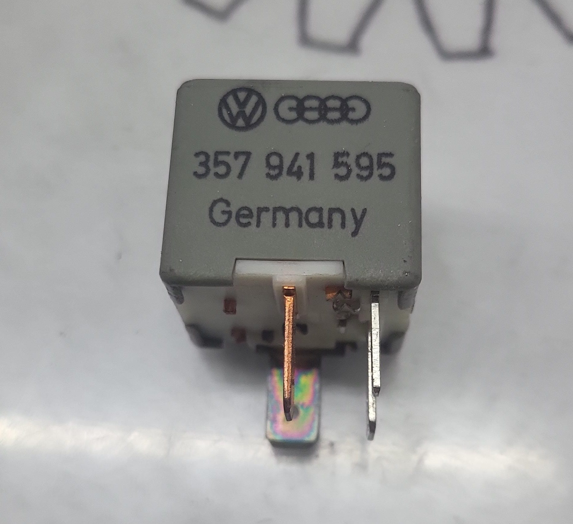 RELAIS ANTIBROUILLARD NOUVEAU ORIGINAL VOLKSWAGEN CORRADO/GOLF COD:357941595